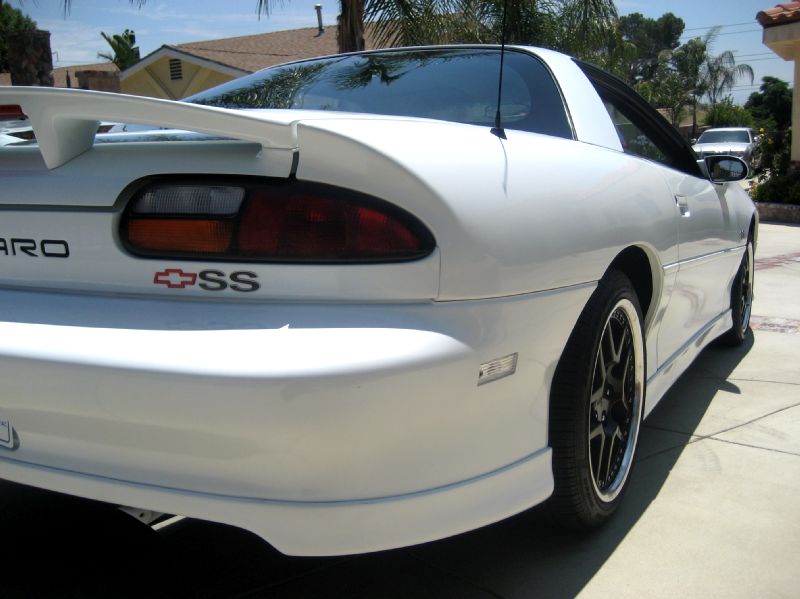 2001ssz28whitewithblackdecals/20.JPG