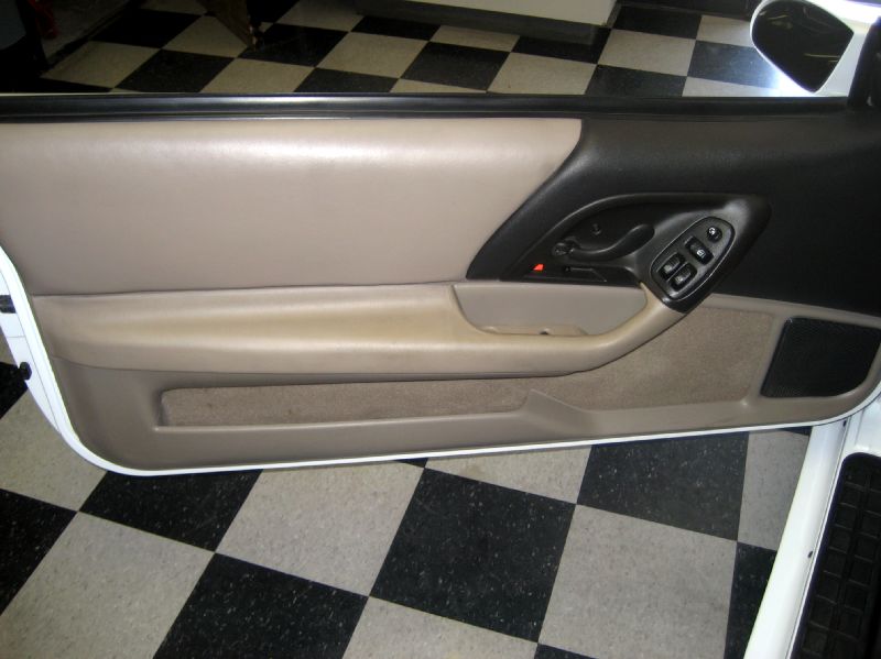 2001ssz28whitewithblackdecals/40.JPG