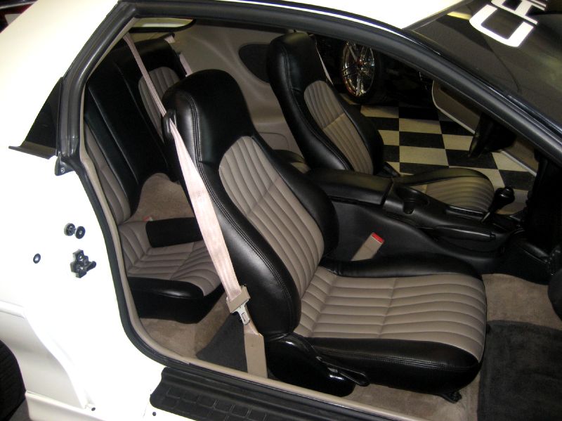 2001ssz28whitewithblackdecals/40.JPG