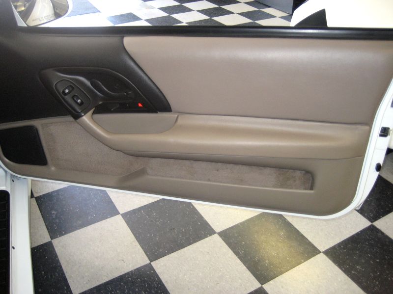 2001ssz28whitewithblackdecals/40.JPG